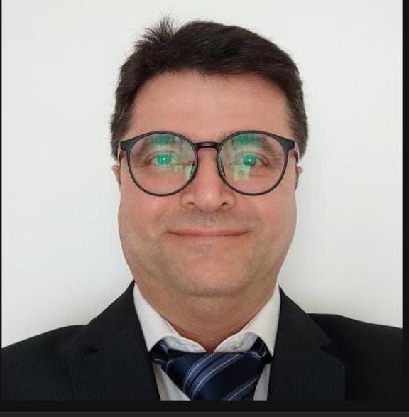 Portrait of Dr Reza Kashtiban